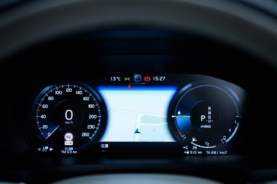 Панель приборов Volvo S60 T6 Inscription 2019 года  (JP) (фото 7 из 21)